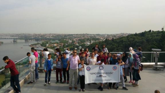 İlçemizde başarılı ve TEOG´da 100 neti geçen öğrenciler İstanbula geziye götürüldü.