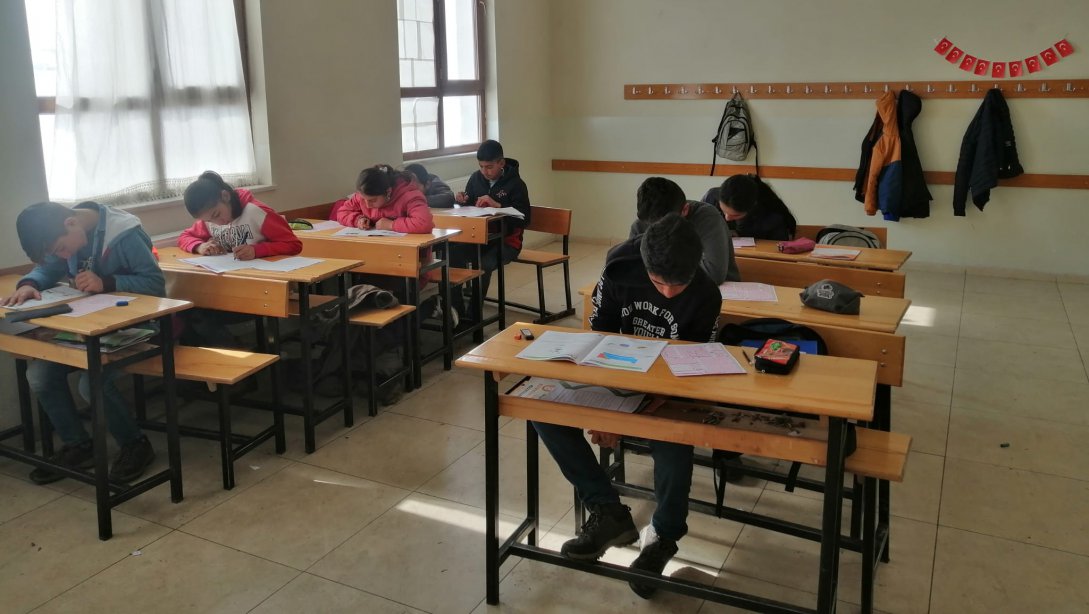 ERBAP Kapsamında İlçemizde Bulunan Tüm 8. ve 12. Sınıf Öğrencilerimize Deneme Sınavı Uygulandı
