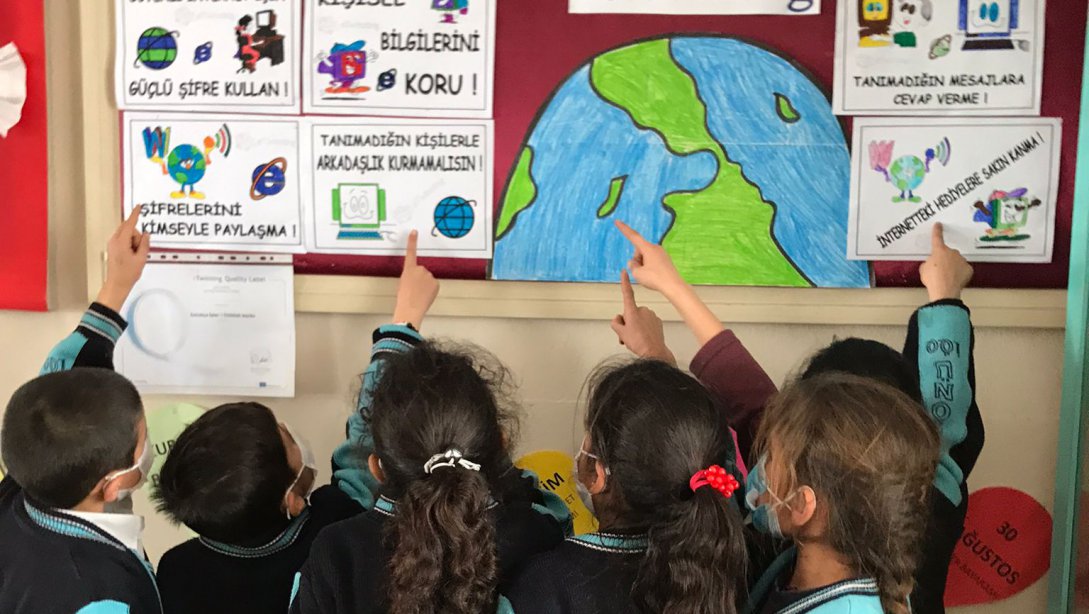Karayazı Köyceğiz Ortaokulu ve Yeniköy İlkokuluna Ait e Twinning Köşeleri