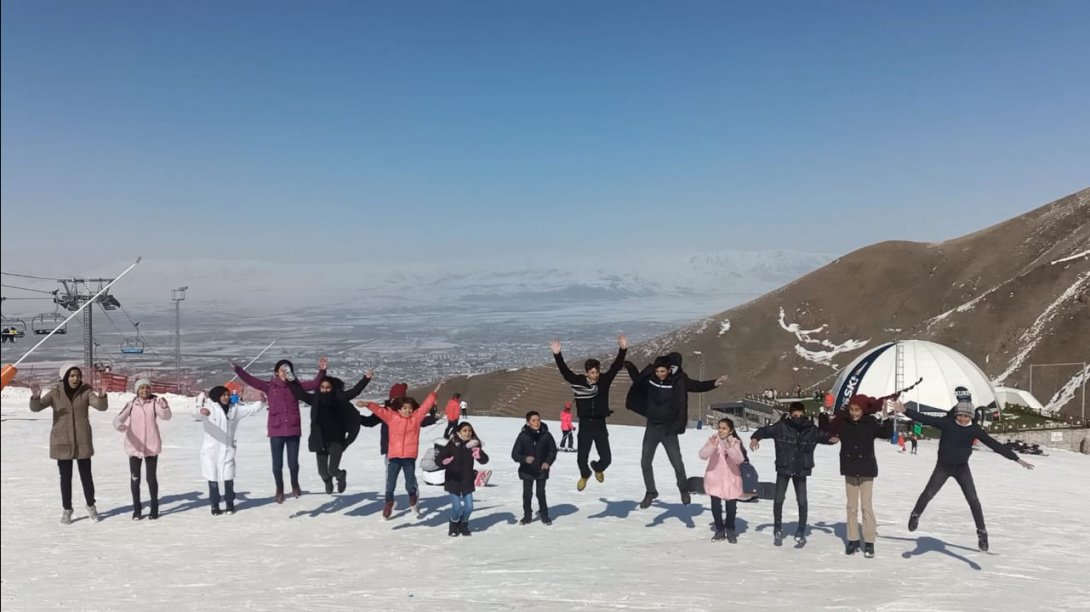 Selenli İlk-Ortaokulu Öğrencileri Erzurum Palandöken Kayak Merkezinde