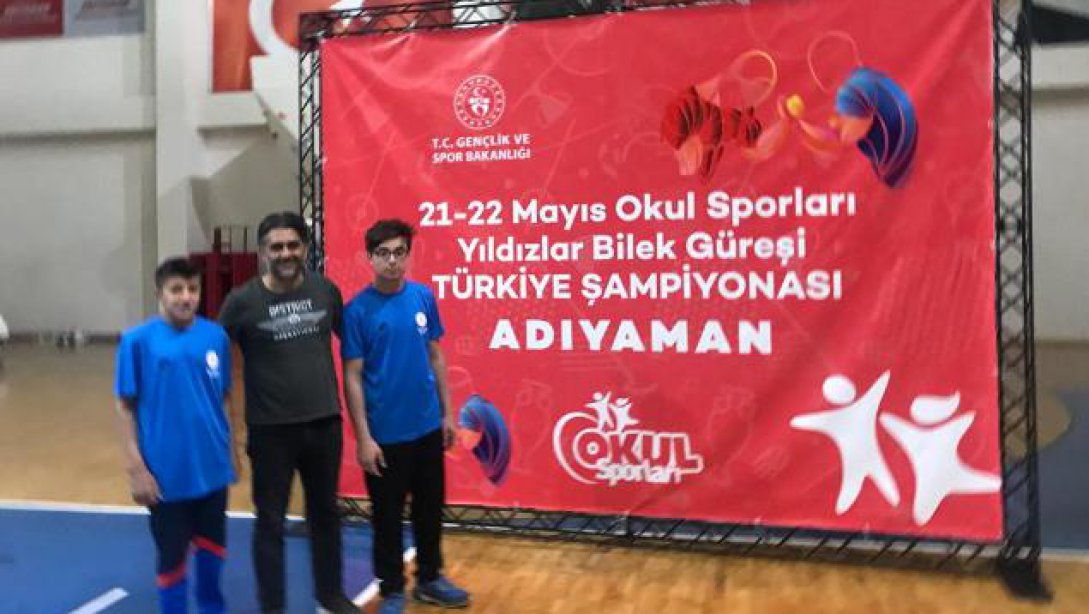 Türkiye Bilek Güreşi Şampiyonasına Katılan Karayazı Şehit Onbaşı Ahmet Şükrü Karataş Yatılı Bölge Ortaokulu Öğrencimiz  4.sü Oldu