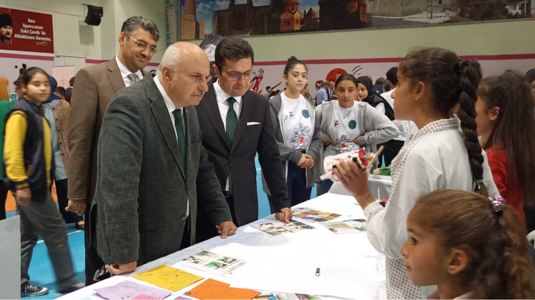 Erzurum Milli Eğitim Müdürlüğü tarafından düzenlenen Sctrach Kodlama Turnuvası Finali ve Bilim Festivaline Köyceğiz İlkokulu-Ortaokulu kurumu projeleriyle katıldılar. 